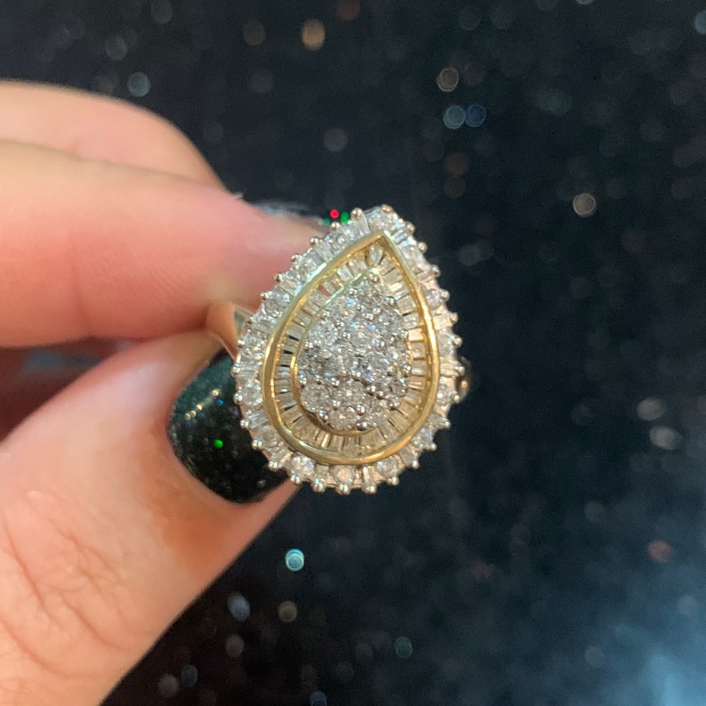 10K Diamond Teardrop Cluster Ring